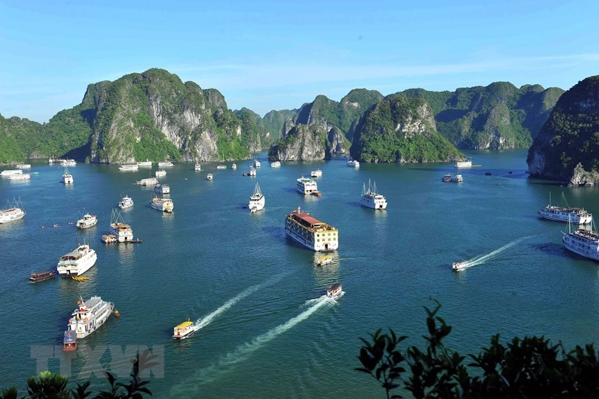 Vietnam-speedboat-to-Cambodia-24-days-Ha-Long-Bay