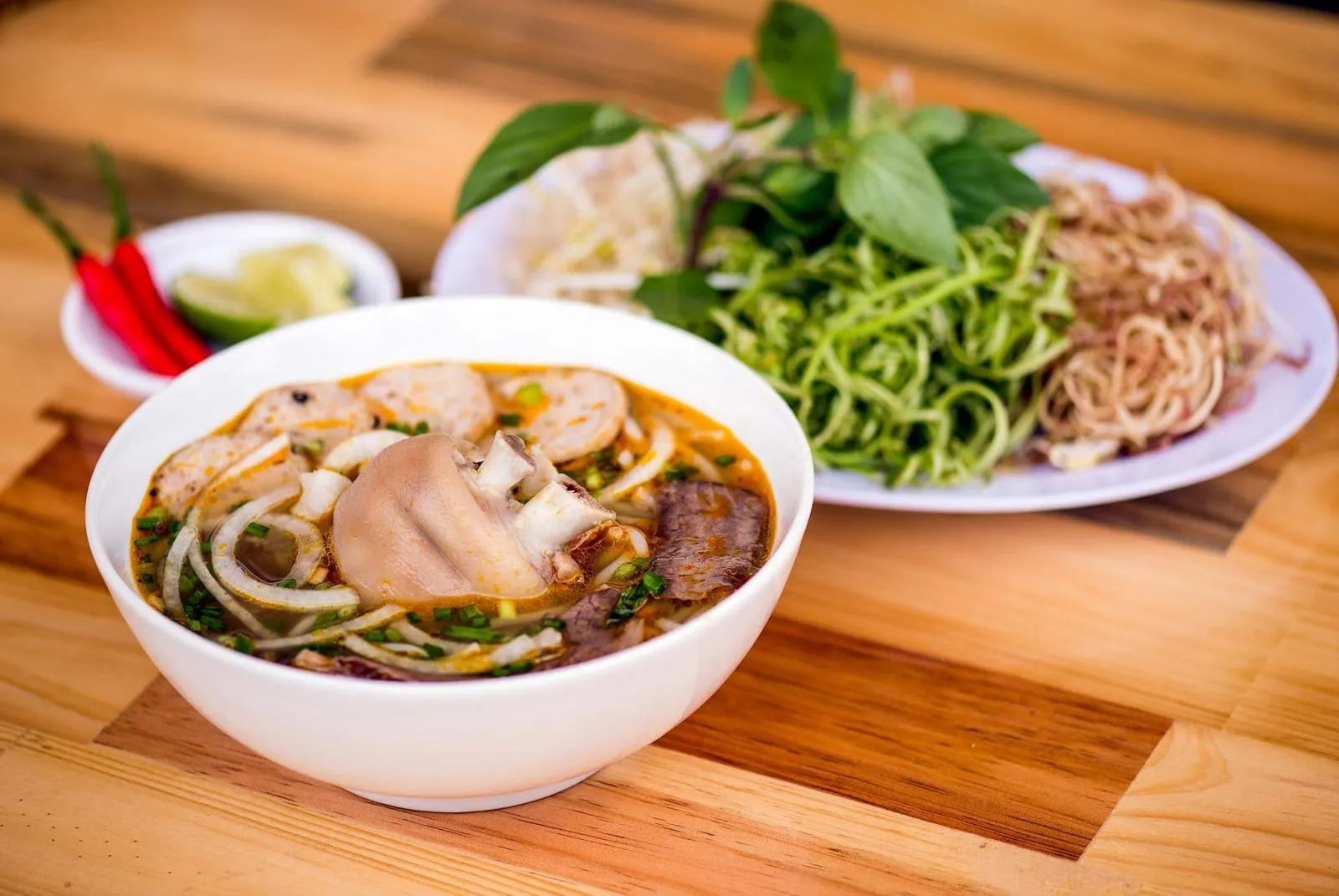 platos vietnamitas que debe probar bun bo Hue