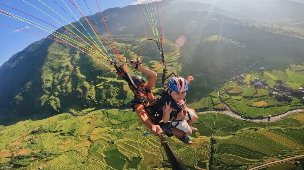 parapente sobre los campos de Mu Cang Chai